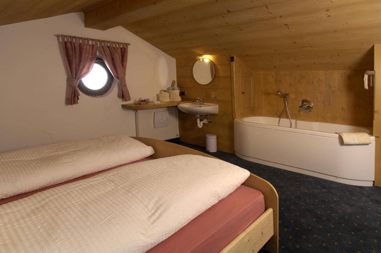 Agriturismo Apartments Tuene Ortisei Kültér fotó