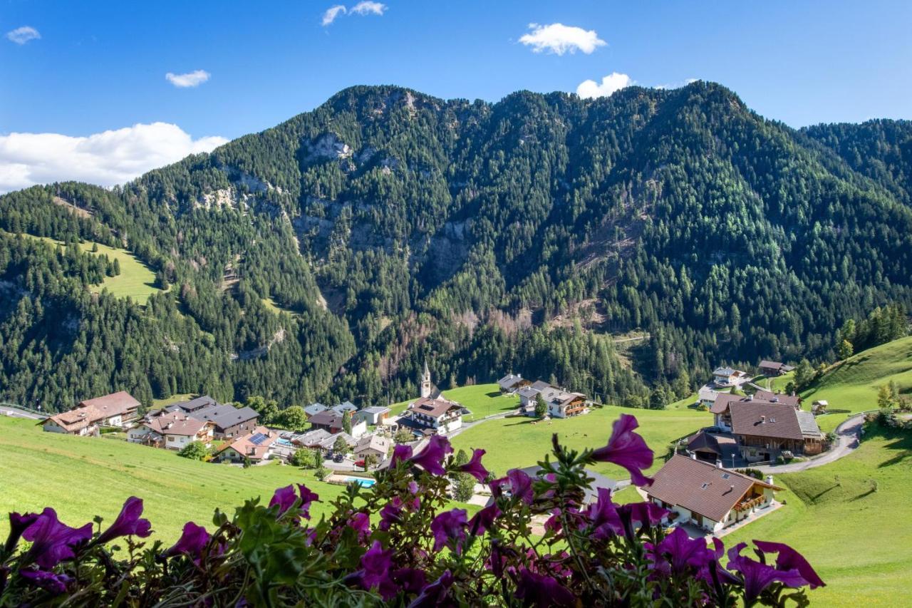 Agriturismo Apartments Tuene Ortisei Kültér fotó