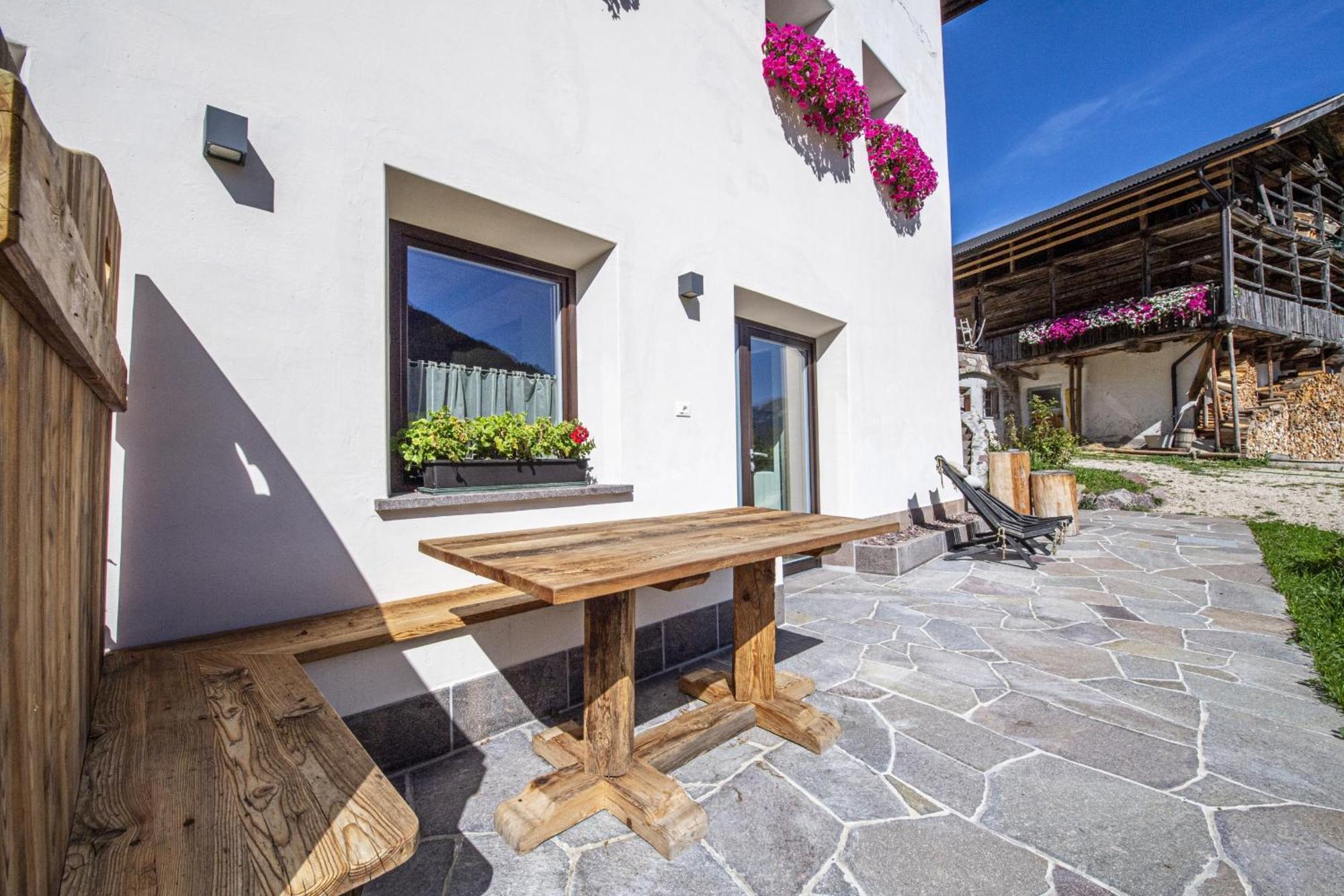 Agriturismo Apartments Tuene Ortisei Kültér fotó