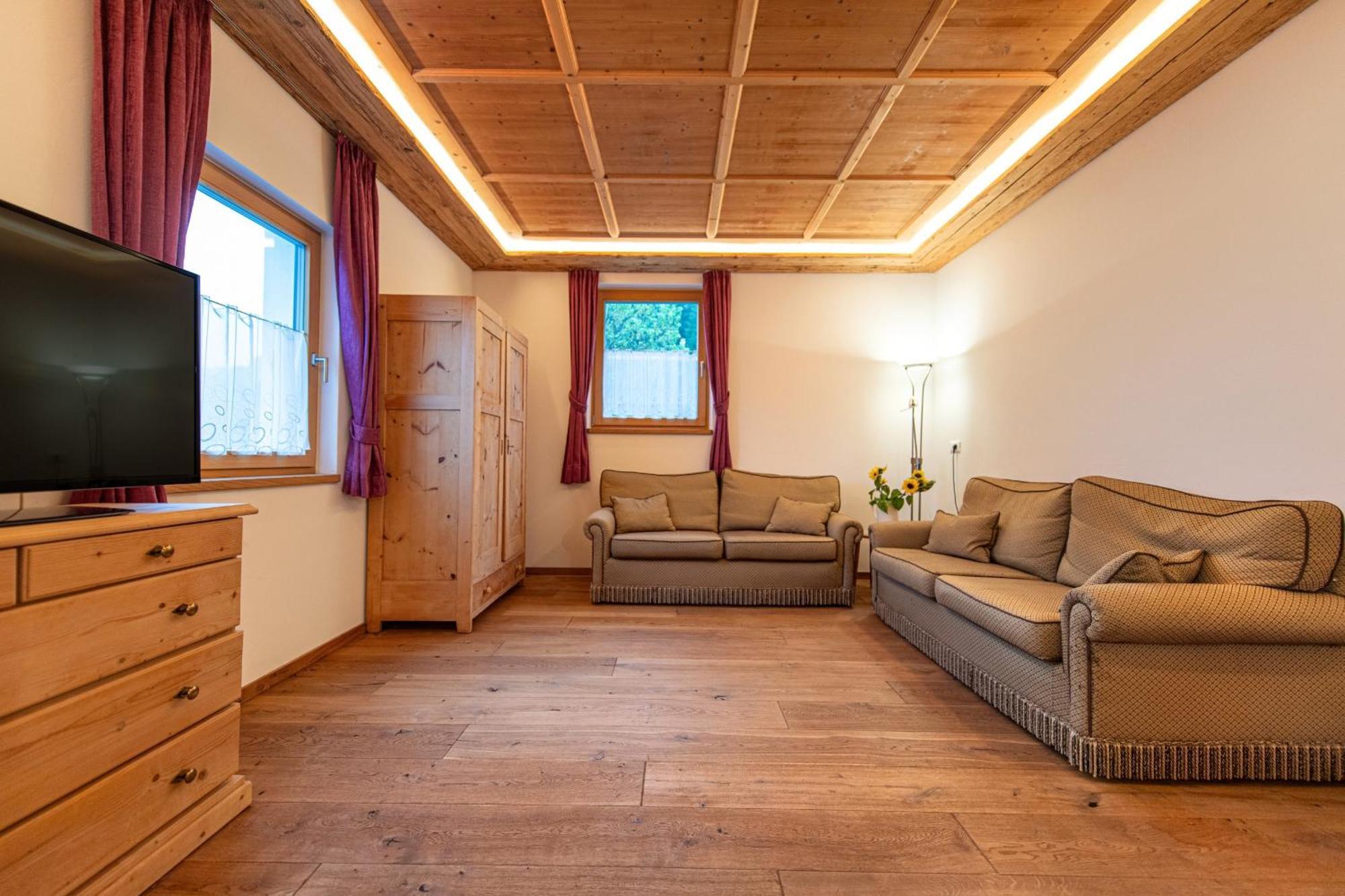 Agriturismo Apartments Tuene Ortisei Kültér fotó
